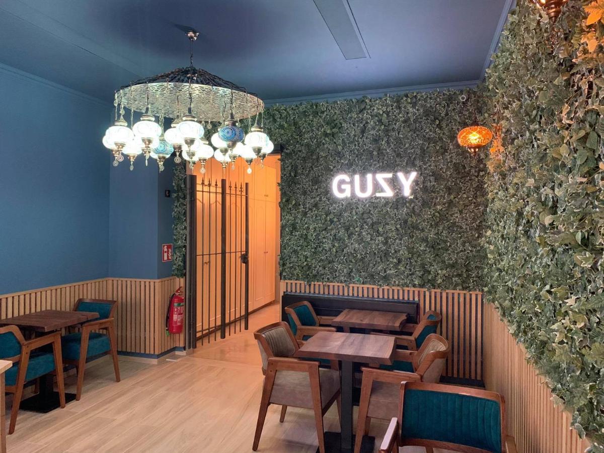 Hotel Guzy เลียร์ ภายนอก รูปภาพ