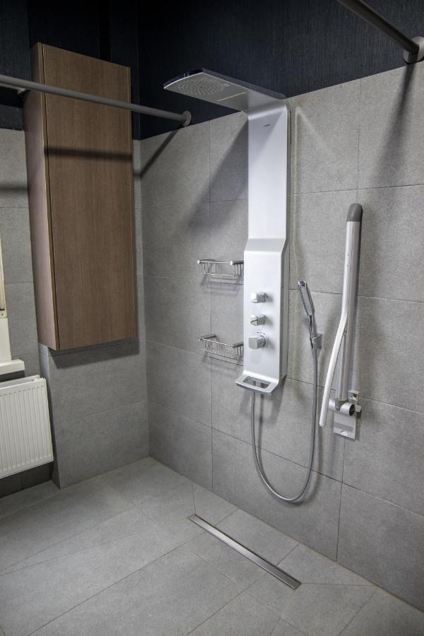 Hotel Guzy เลียร์ ภายนอก รูปภาพ