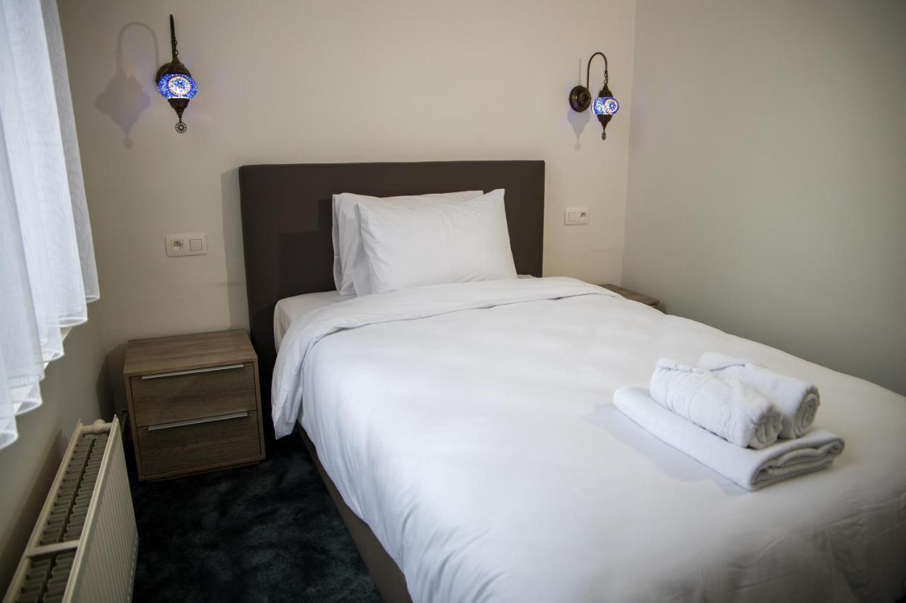 Hotel Guzy เลียร์ ภายนอก รูปภาพ