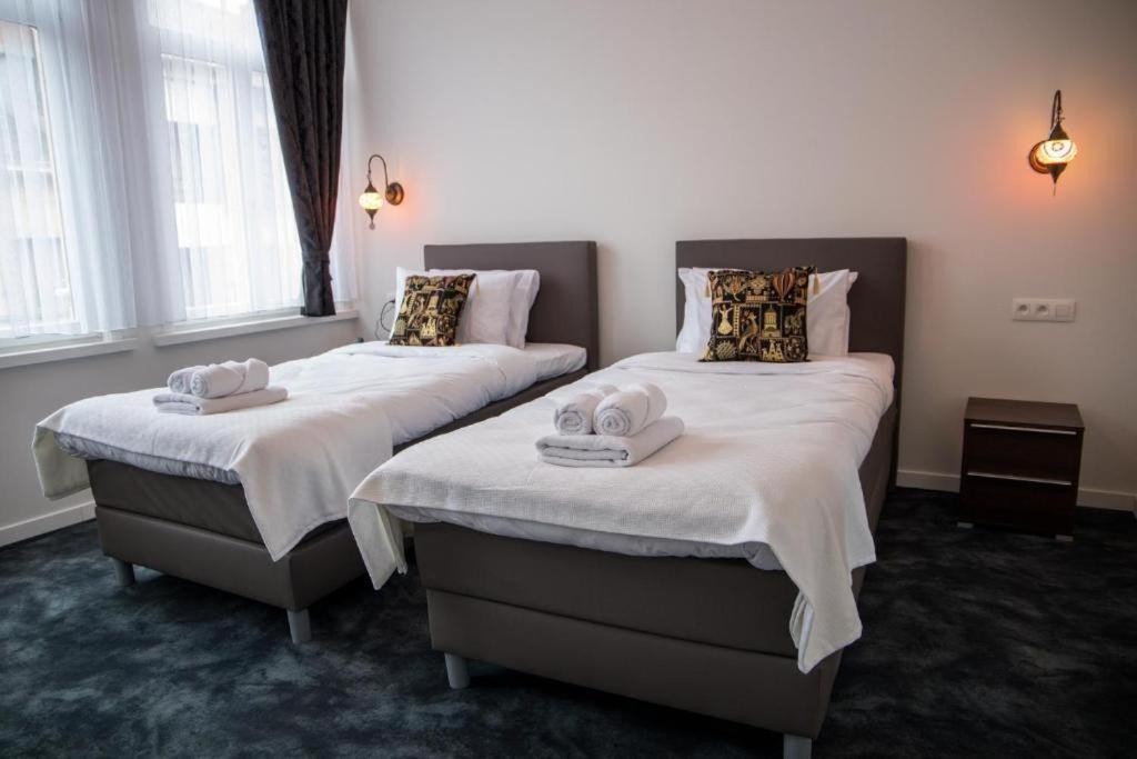 Hotel Guzy เลียร์ ภายนอก รูปภาพ